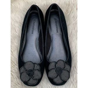 Naturalizer Flat Leather Flower Front Shoes Black size 6.5 US